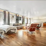 Munich Most Central Holiday Apartment 90M2 - 969 Sq Ft Of Luxury